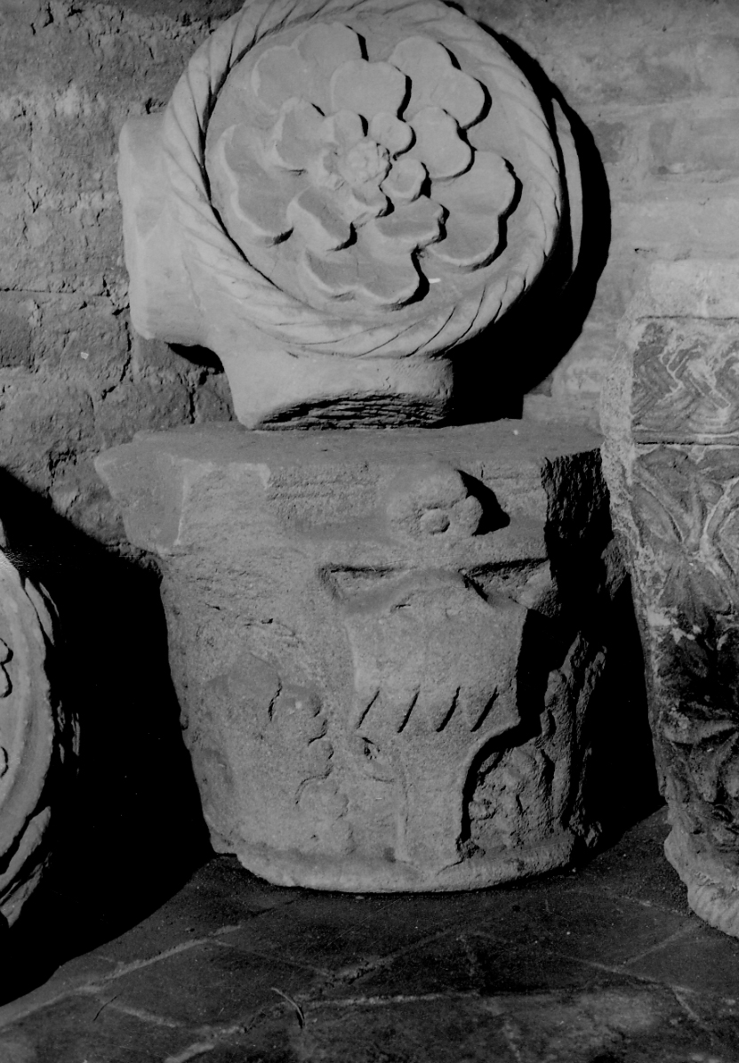stemma gentilizio della famiglia Malabayla (capitello di colonna, opera isolata) - bottega lombarda (fine sec. XV)