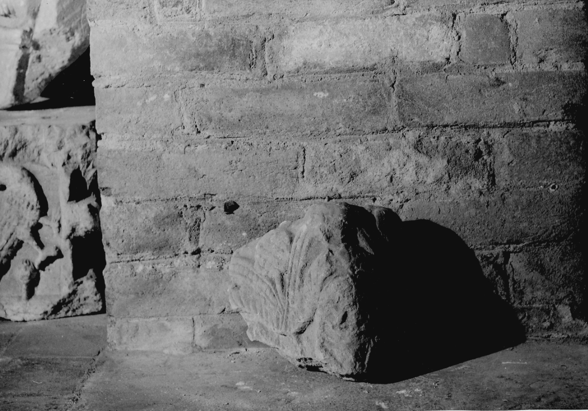 capitello, frammento - bottega piemontese (fine/inizio secc. XI/ XII)