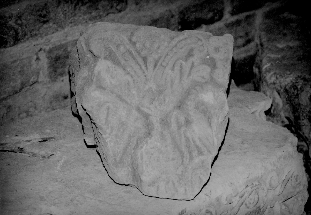 capitello, frammento - bottega piemontese (fine/inizio secc. XI/ XII)