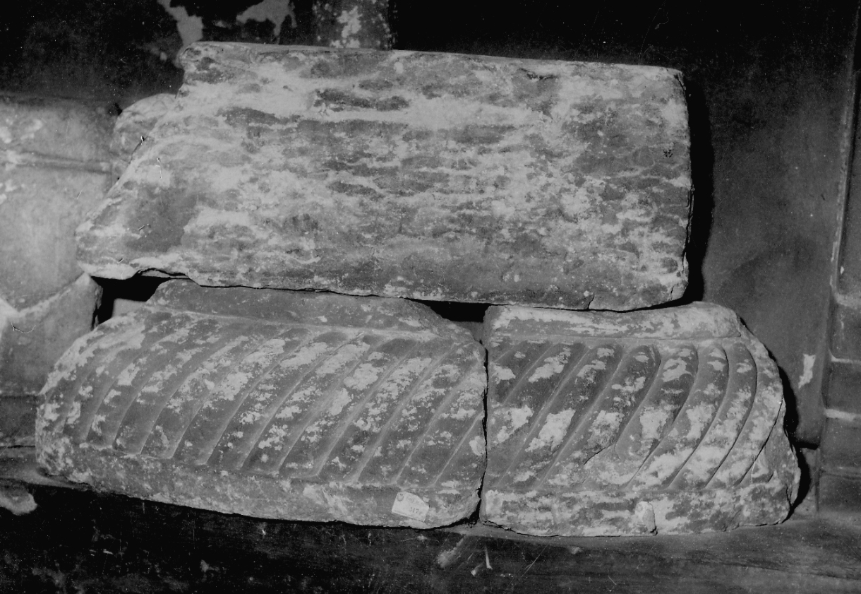 base di colonna, frammento - bottega Italia settentrionale (seconda metà sec. XIII)