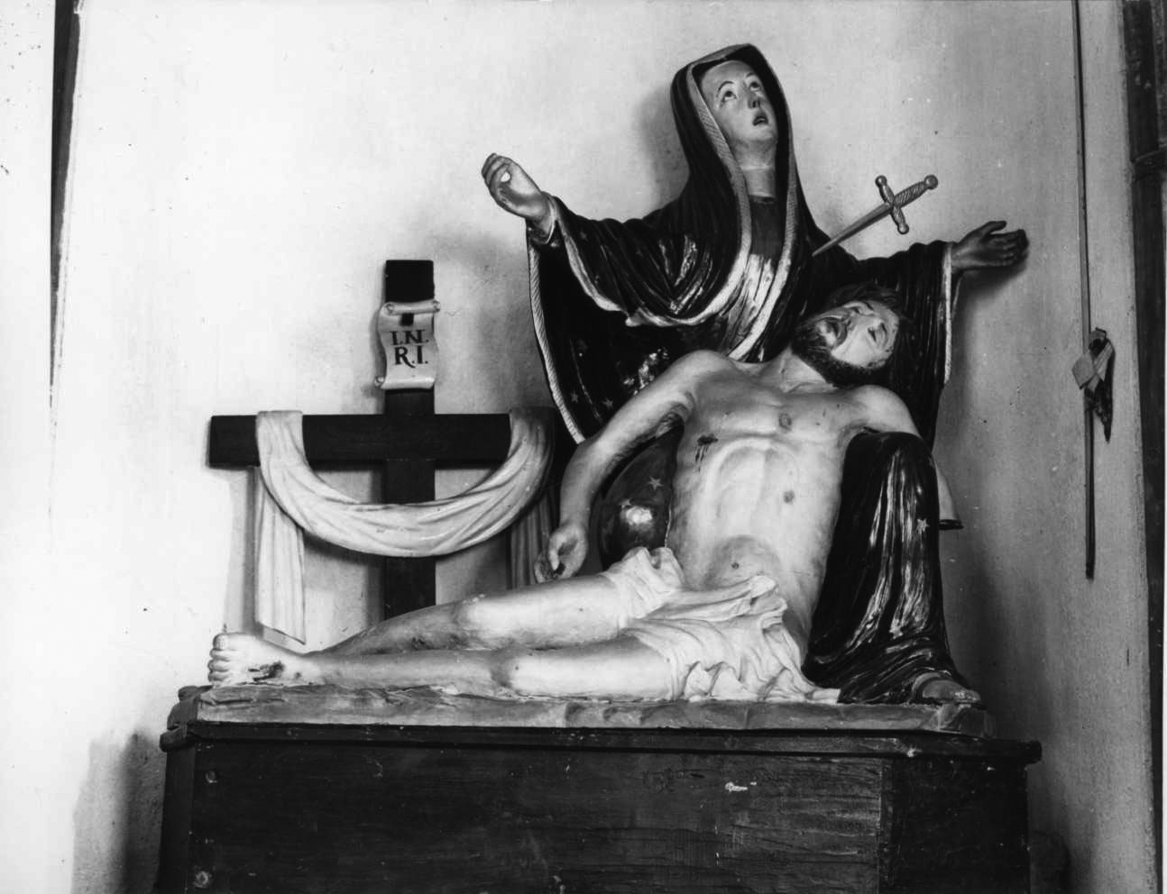 Pietà (gruppo scultoreo, opera isolata) - bottega piemontese (prima metà sec. XIX)