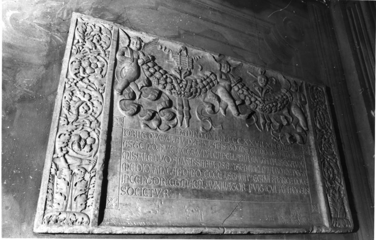 motivi decorativi vegetali con putti alati (lapide tombale, opera isolata) - bottega piemontese (secondo quarto sec. XIV)