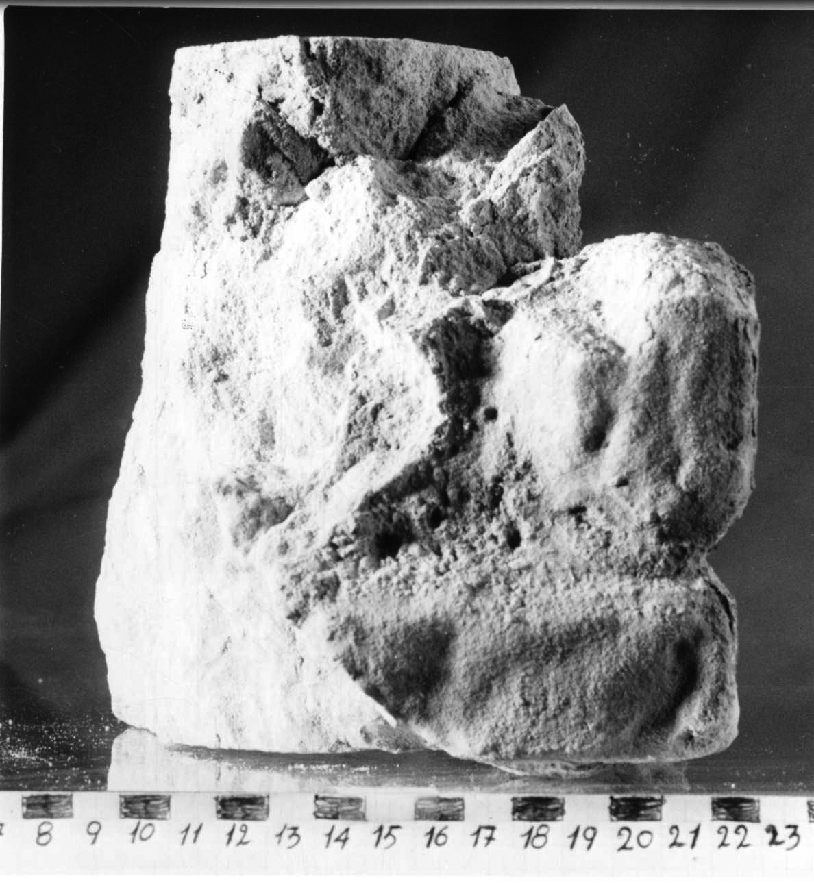 mensola, opera isolata - bottega piemontese (sec. XIV)