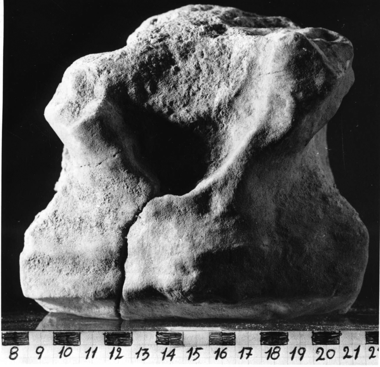 capitello, opera isolata - bottega piemontese (sec. XIV)