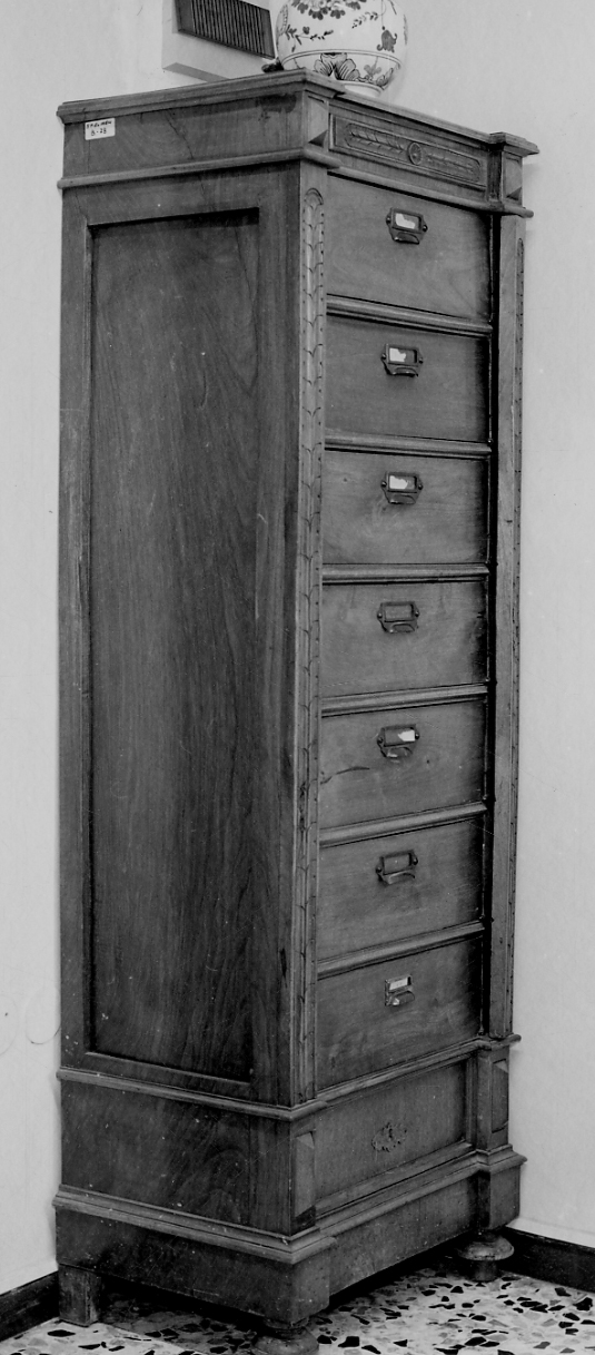 mobile, opera isolata - bottega novarese (prima metà sec. XX)