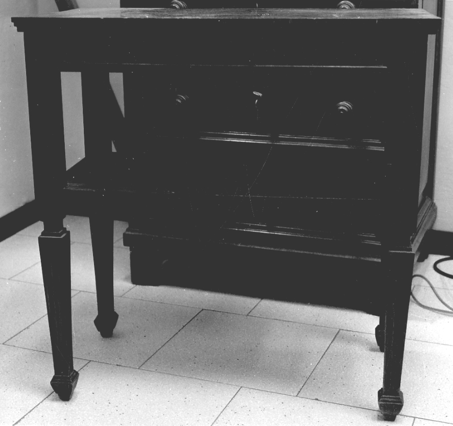 tavolino - a doppio ripiano, opera isolata - bottega novarese (secc. XIX/ XX)