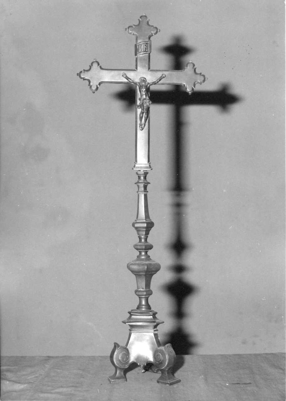 Cristo crocifisso (croce d'altare, opera isolata) - bottega lombarda (primo quarto sec. XX)