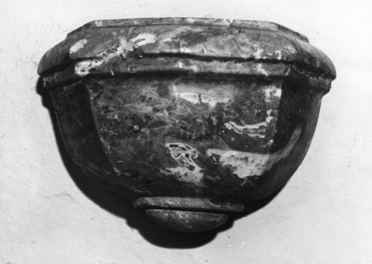 acquasantiera da parete, opera isolata - bottega piemontese (prima metà sec. XVII)