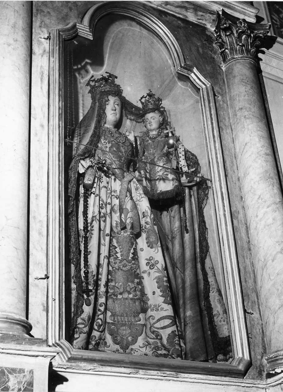 Madonna con Bambino (statua, opera isolata) - bottega lombardo-piemontese (seconda metà sec. XVI)