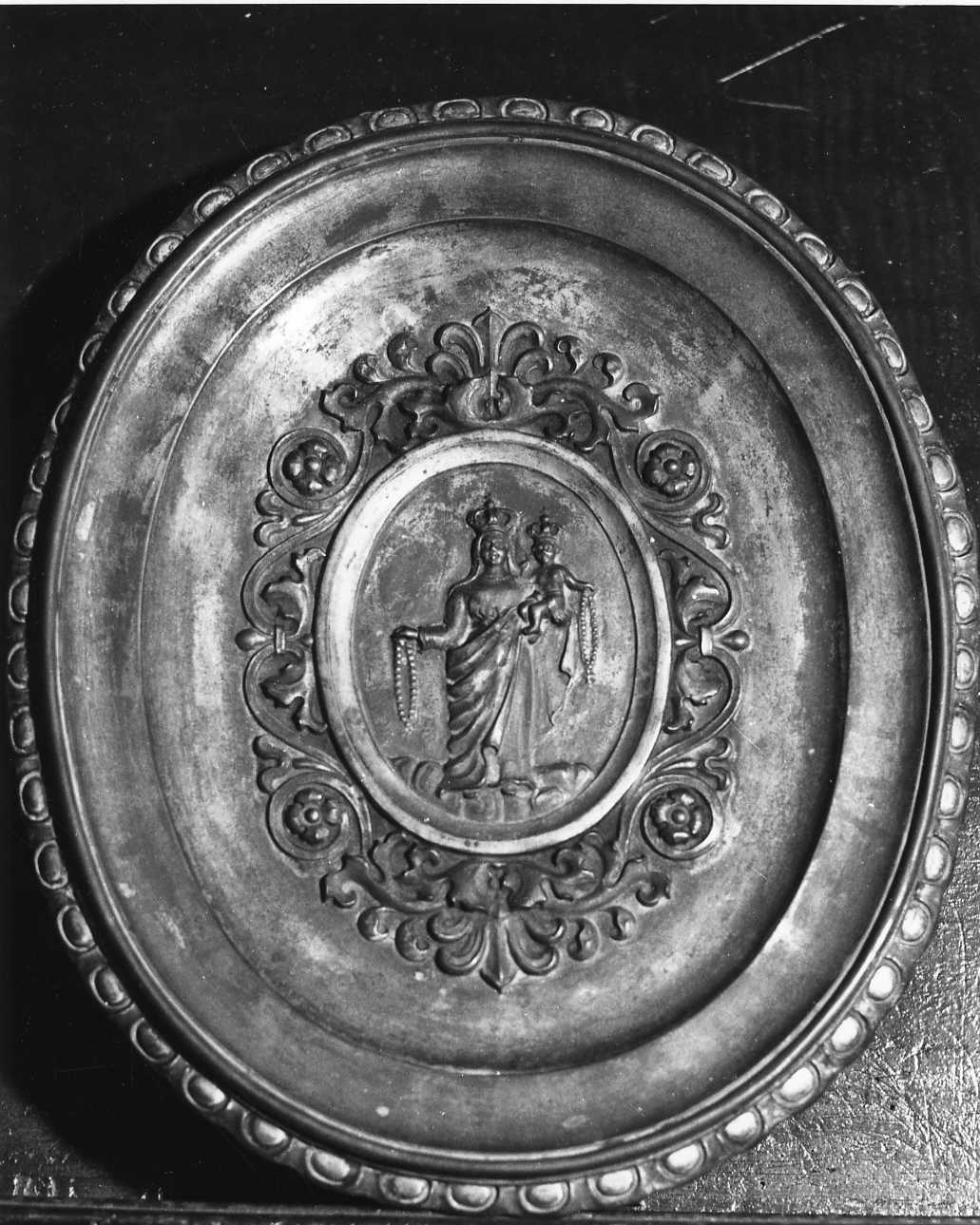 piatto per elemosine, opera isolata - bottega novarese (fine/inizio secc. XVIII/ XIX)