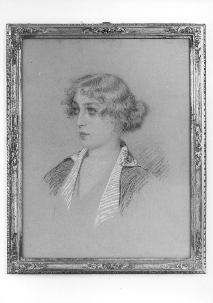 ritratto di donna (disegno, opera isolata) di Strocco Carlo Oreste (prima metà sec. XX)