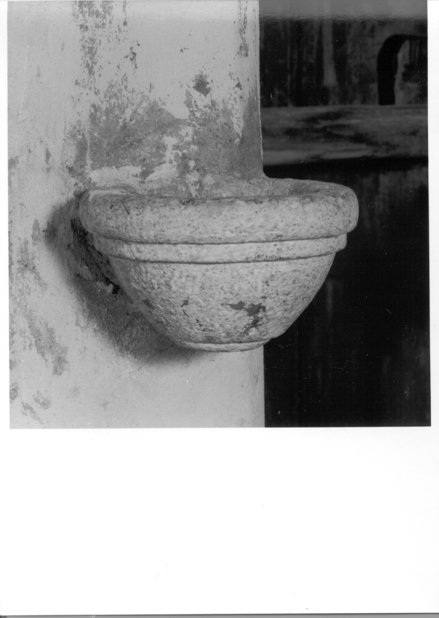 acquasantiera pensile, opera isolata - ambito novarese (secondo quarto sec. XVI)