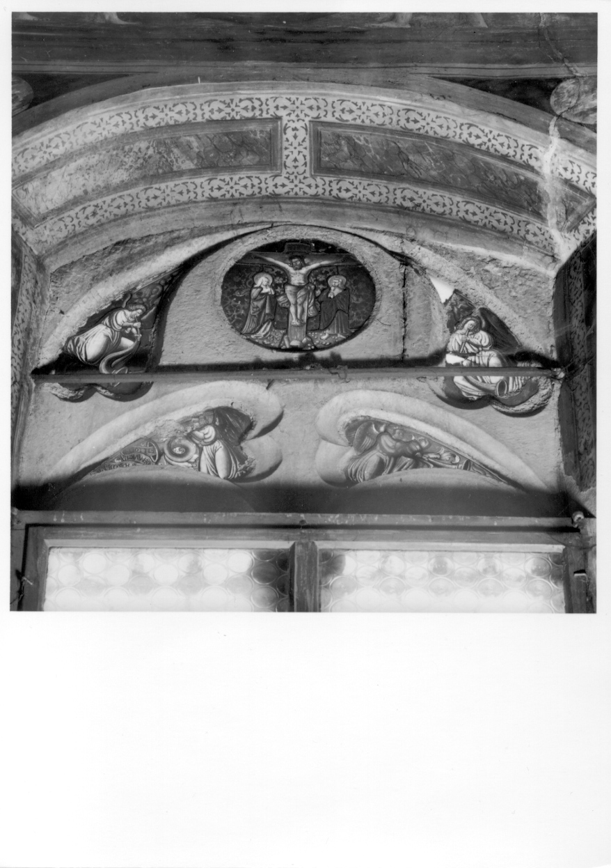 crocifissione di Cristo con angeli musicanti (vetrata, opera isolata) - bottega svizzera (prima metà sec. XVI)