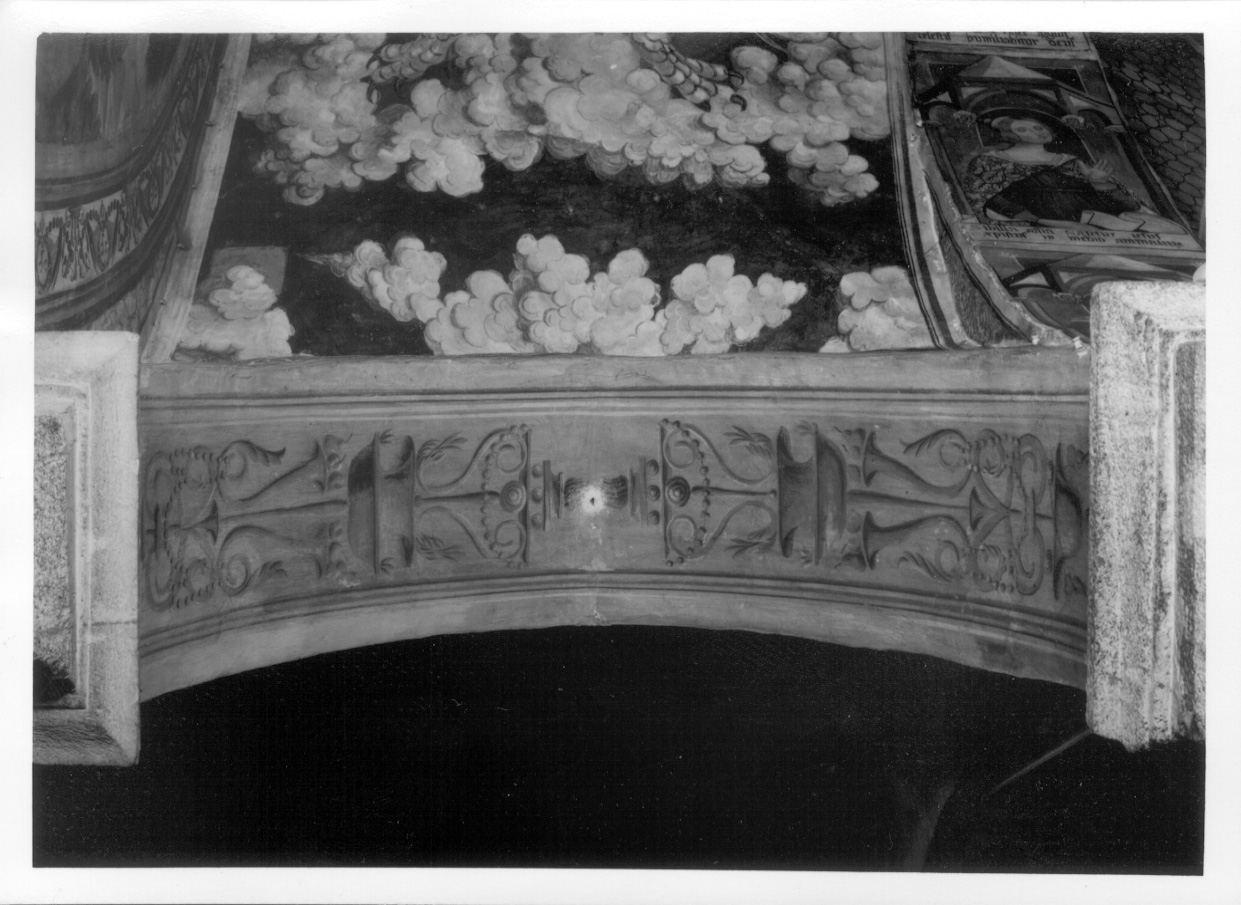 motivi decorativi a candelabra (dipinto, opera isolata) di Zanetti Antonio detto Bugnate (bottega) - ambito novarese (metà sec. XVI)