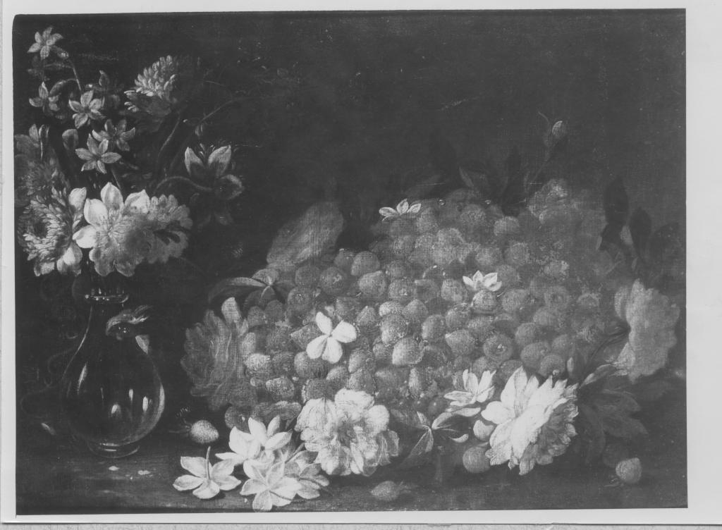 Natura morta con fiori e fragole (dipinto) di Recco Giuseppe (attribuito) (sec. XVII)