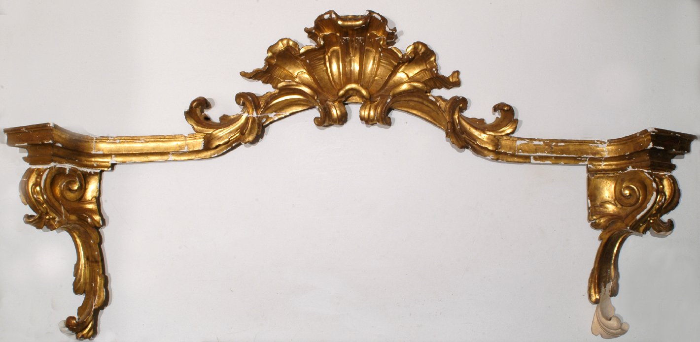 motivi decorativi a volute (cimasa) - bottega Italia centro-settentrionale (sec. XVIII)