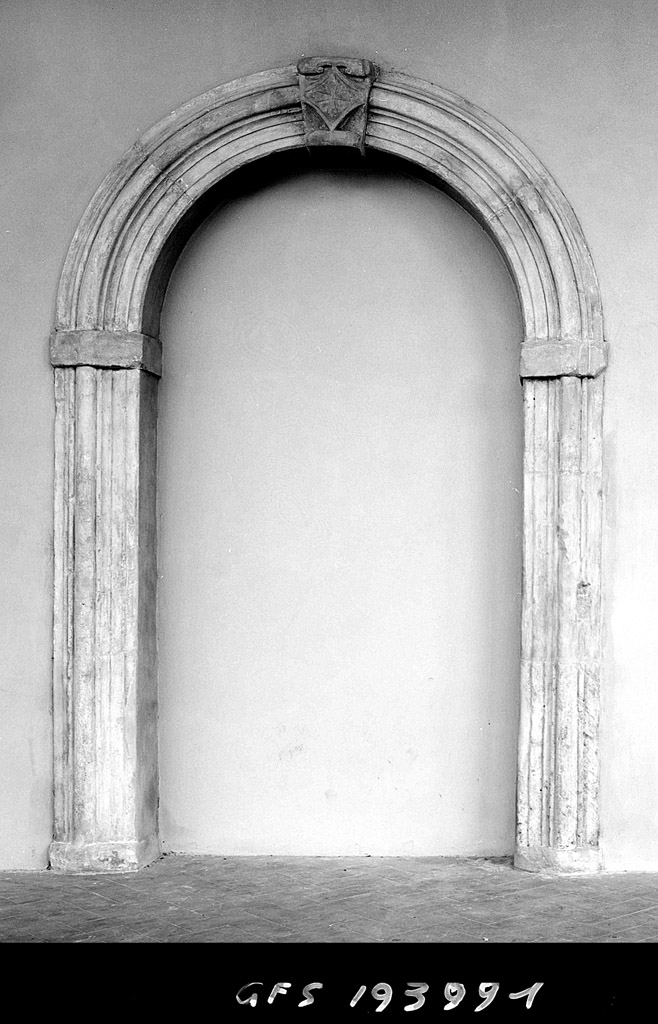 mostra di porta di Marchesi Andrea detto Andrea da Formigine (attribuito), Marchesi Giacomo detto Giacomo da Formigine (attribuito) (secc. XV/ XVI)