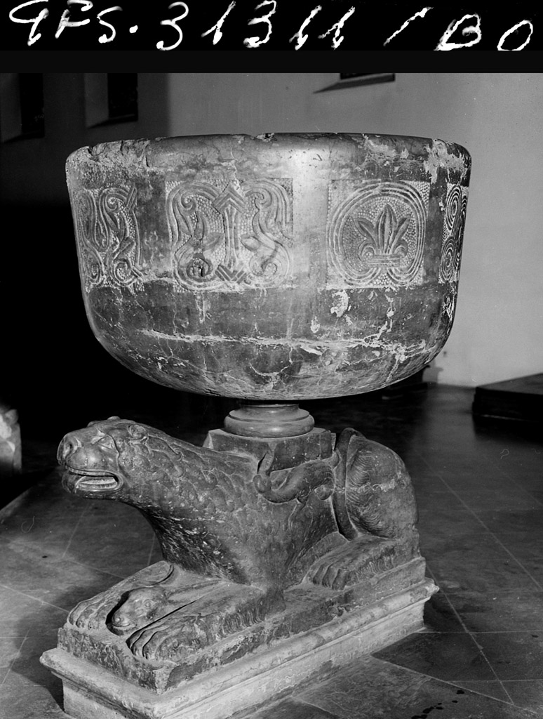 acquasantiera - ambito emiliano (prima metà secc. XIII/ XIV, sec. XIX)