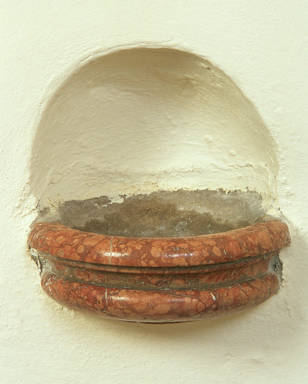 acquasantiera da parete - manifattura ferrarese (sec. XVIII)