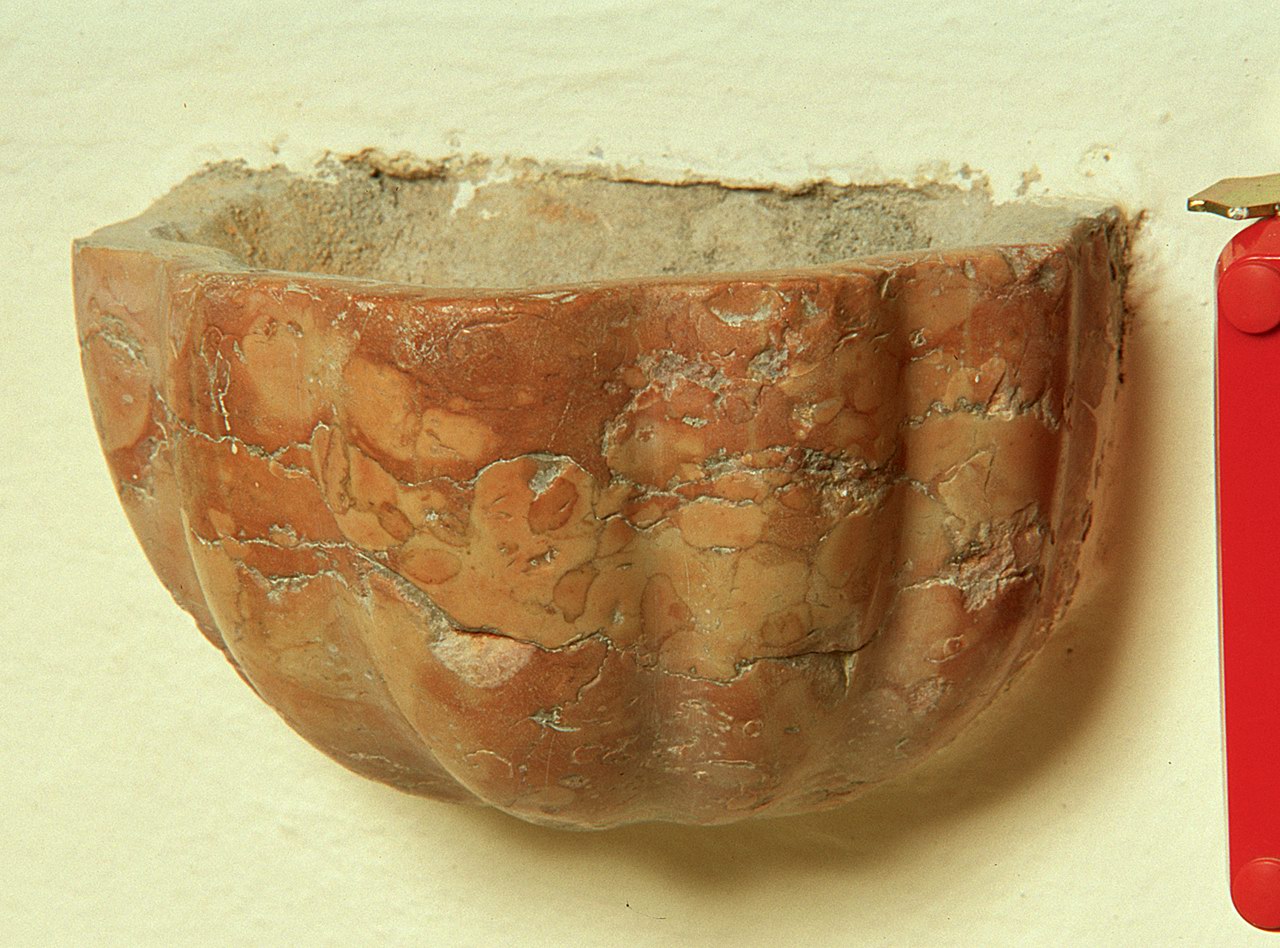 acquasantiera da parete - manifattura ferrarese (sec. XVIII)