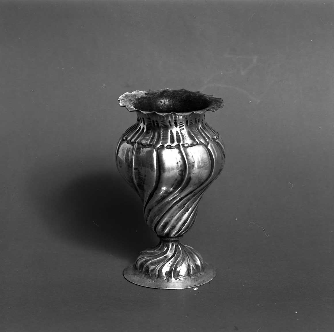 vaso d'altare, serie - bottega emiliana (metà sec. XIX)