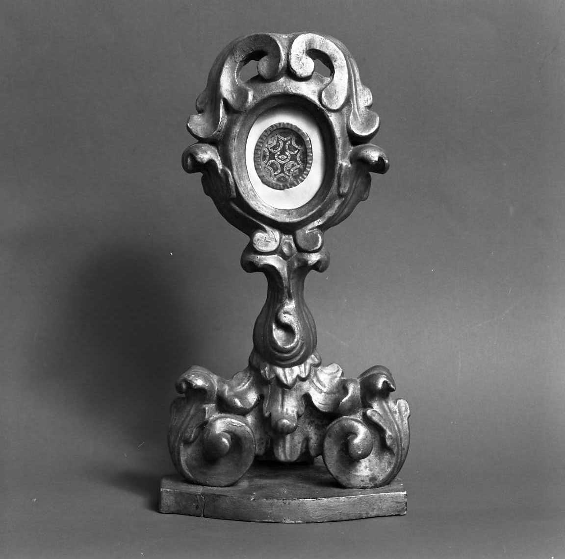 motivi decorativi a volute (reliquiario) - bottega emiliana (sec. XIX)