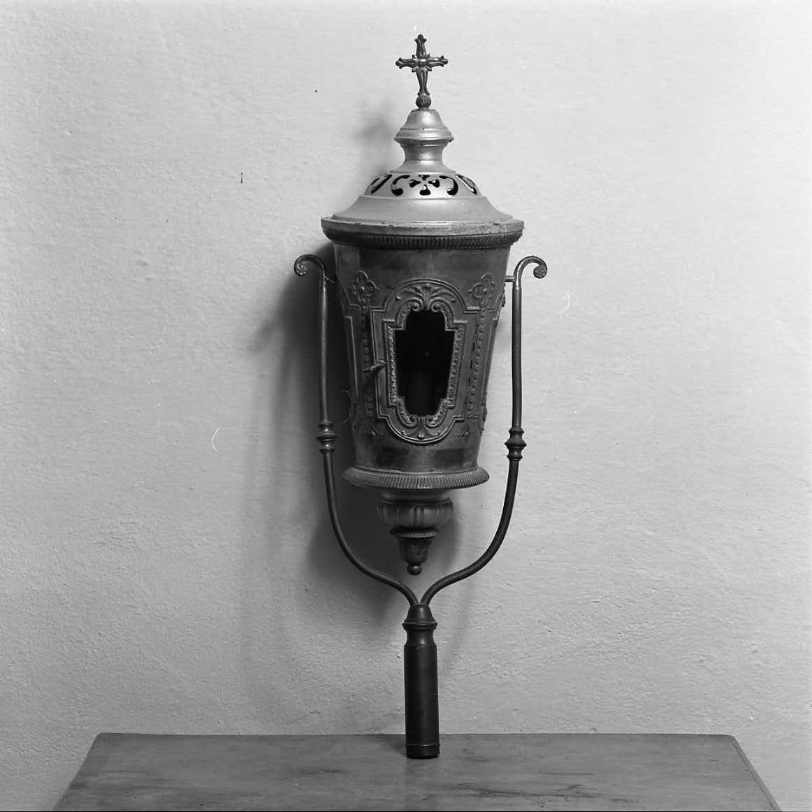 lanterna processionale, serie - bottega emiliana (inizio sec. XX)