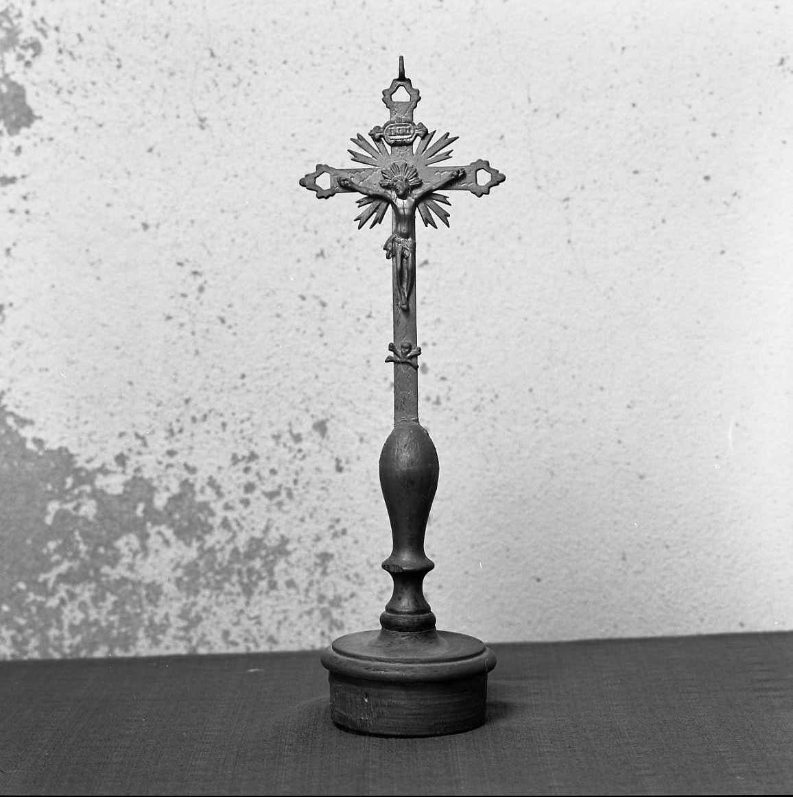 croce da tavolo - bottega emiliana (fine sec. XIX)