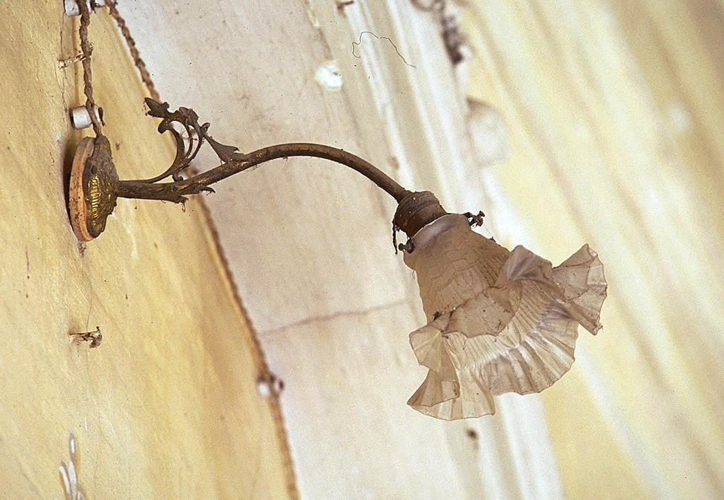 lampada - a muro - produzione italiana (sec. XX)