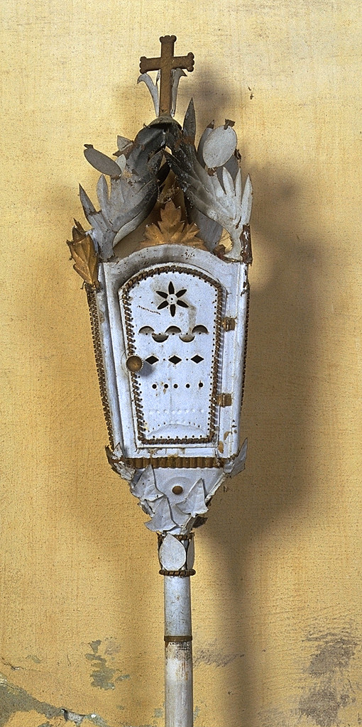 lanterna processionale - manifattura ferrarese (seconda metà sec. XIX)