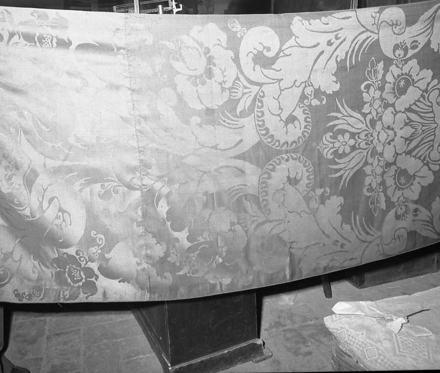 parato da chiesa - manifattura emiliano-romagnola (sec. XVIII)