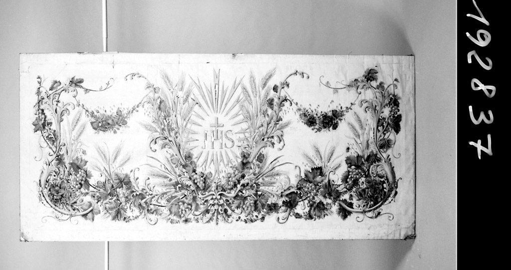 monogramma cristologico con Simboli Eucaristici (paliotto) - manifattura emiliana (primo quarto sec. XX)