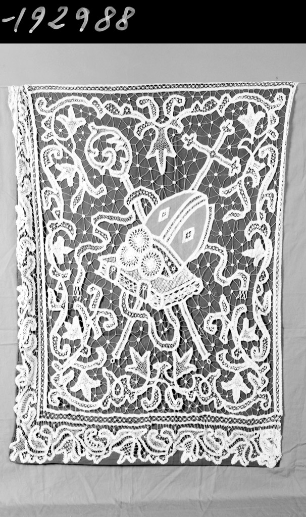 storie di Gesù; simboli di San Nicola da Bari (tovaglia d'altare) - manifattura emiliana (secc. XIX/ XX)