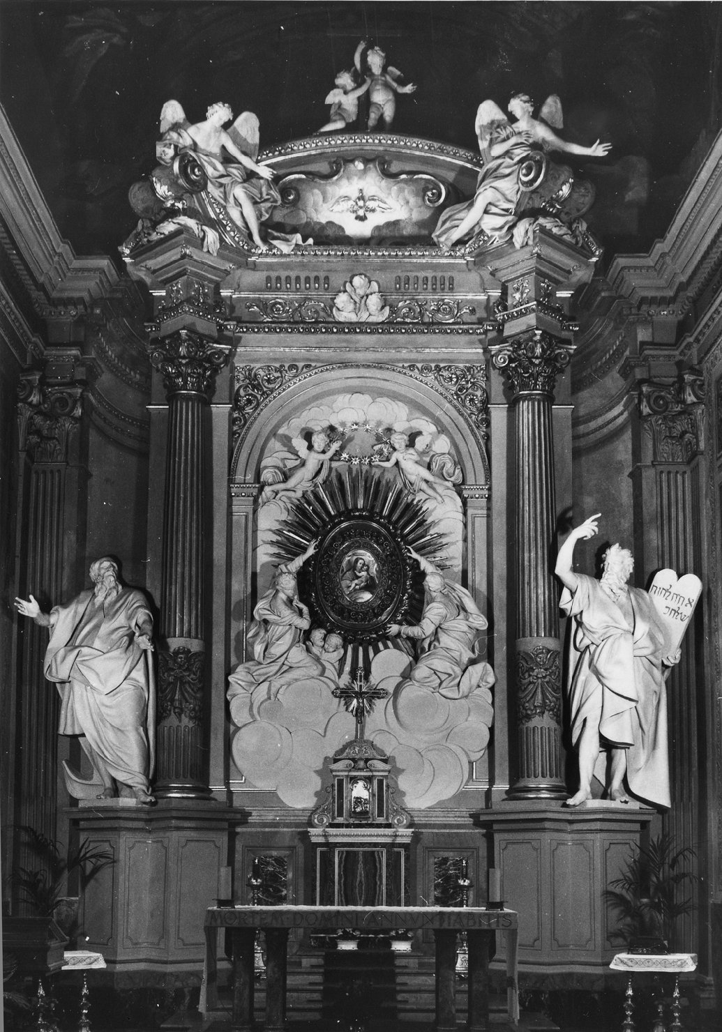 altare maggiore di Aldrovandini Tommaso, Mazza Giuseppe Maria, De Maria Giacomo (sec. XVII, sec. XIX)