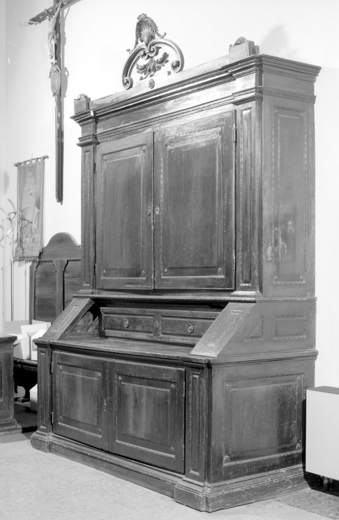 mobile a due corpi - ambito bolognese (seconda metà sec. XVIII)