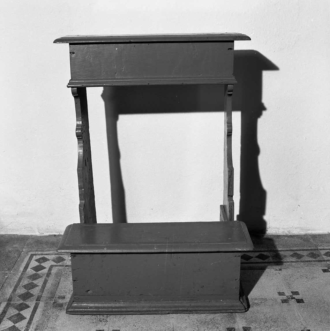 inginocchiatoio - a montanti sagomati, serie - bottega emiliano-romagnola (sec. XVIII)