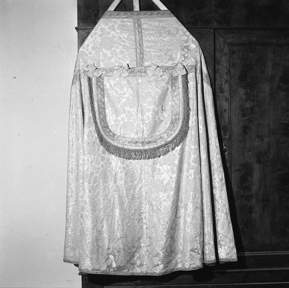 piviale - manifattura emiliana (prima metà sec. XIX)