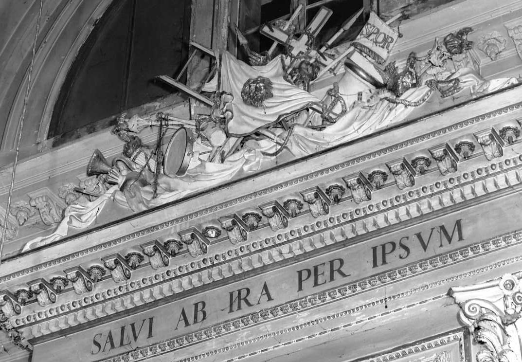 croce con simboli della Passione (scultura) di Conti Marco (ultimo quarto sec. XVIII)