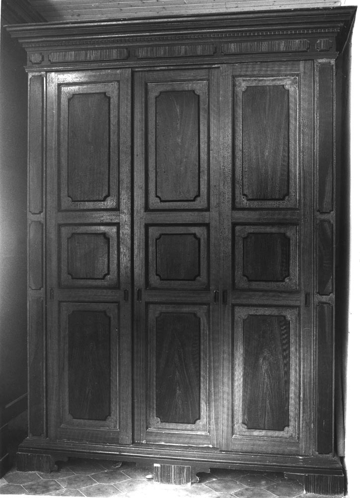 armadio - manifattura emiliana (prima metà sec. XIX)