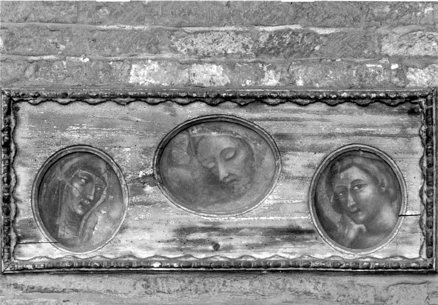 crocifissione di Cristo con la Madonna e san Giovanni evangelista (dipinto, frammento) di Avanzi Jacopo (sec. XIV)