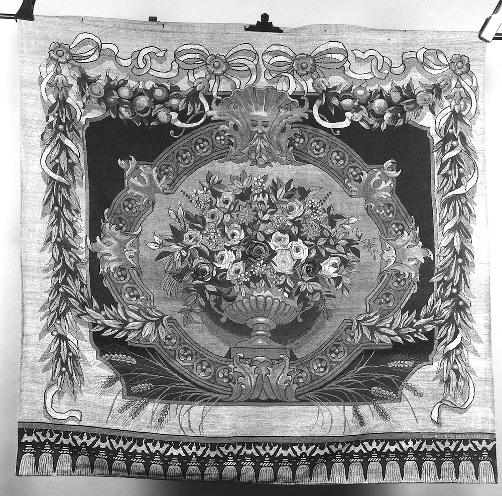 angioletti con la croce; angioletti con Eucarestia; vasi con fiori (decorazione a ricamo, insieme) di Fusconi Amedea, Cecconi Rossi Ines (sec. XX)