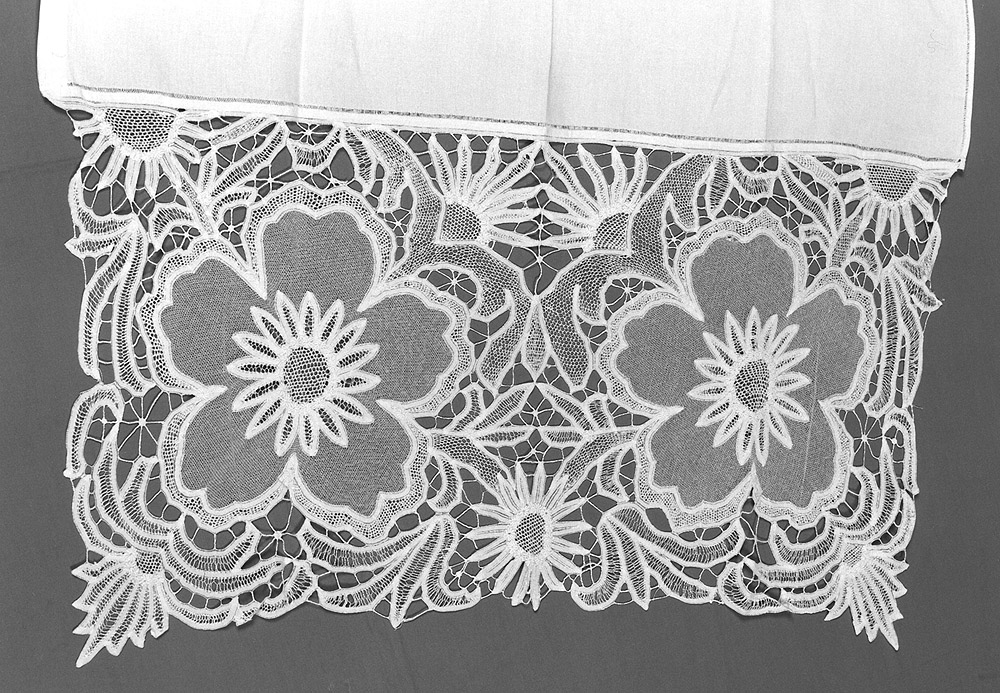 tovaglia - manifattura emiliana (?) (primo quarto sec. XX)