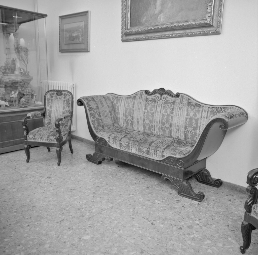 divanetto, insieme - manifattura inglese (?) (seconda metà sec. XIX)