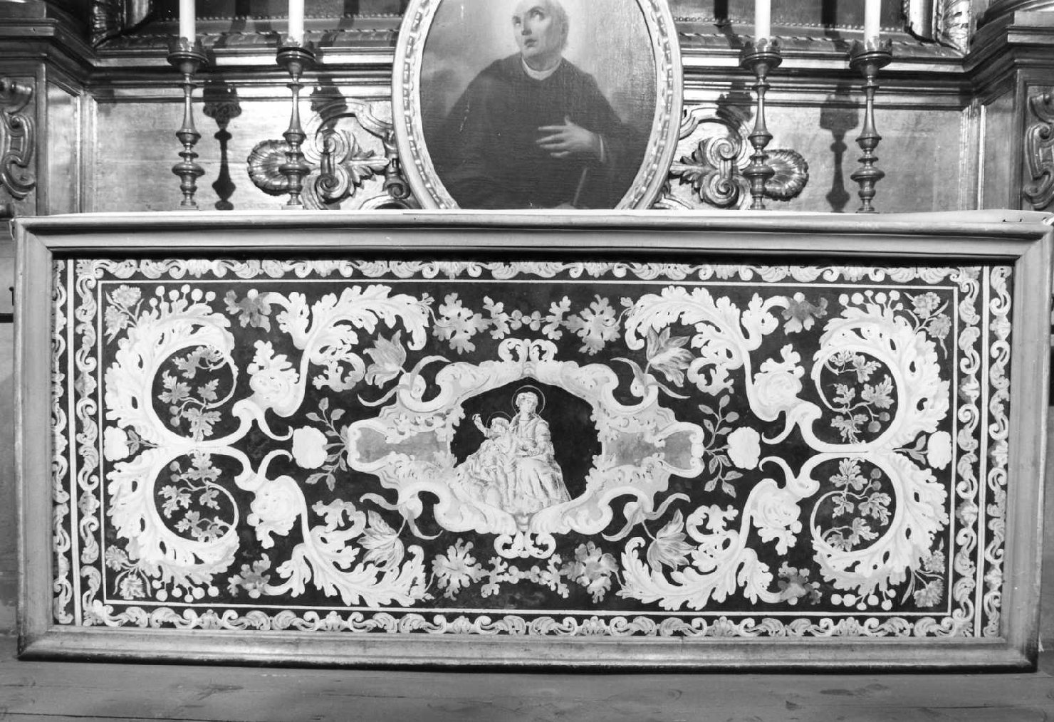 motivi decorativi vegetali, Madonna con Bambino e Santa Cecilia (paliotto) - ambito emiliano (seconda metà sec. XVII)