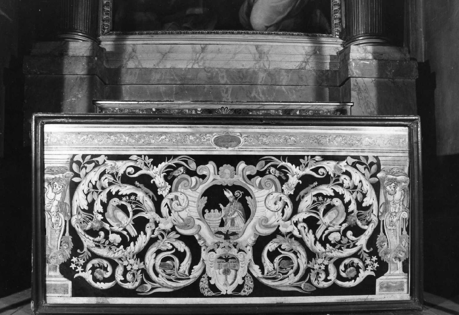 Motivi decorativi vegetali con uccelli, San Nicola e tre fanciulli (paliotto) di Brini Carlo Antonio (sec. XVII)
