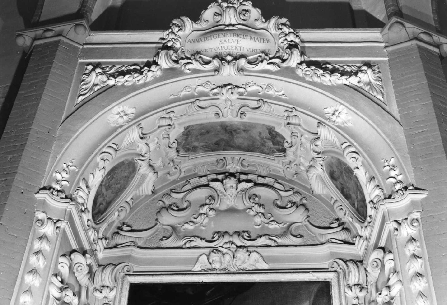 Sant'Andrea; Santo eremita; DIo Padre; putti (decorazione plastico-pittorica) - ambito bolognese (inizio sec. XVII)