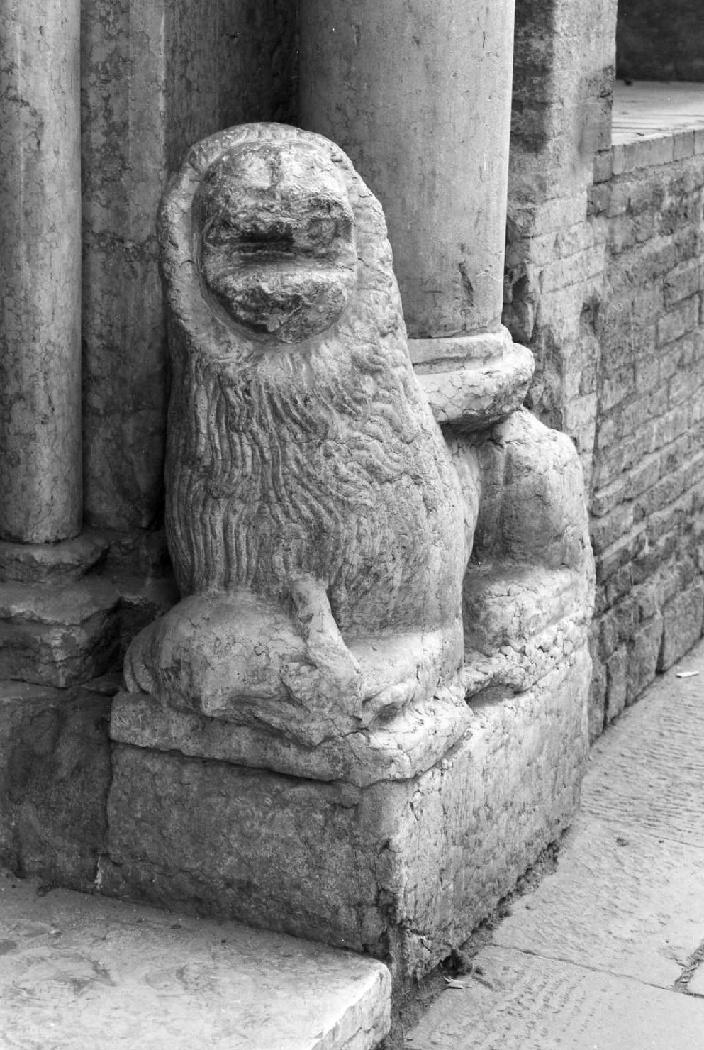 leone stiloforo (scultura) di Ventura da Bologna (sec. XIII)