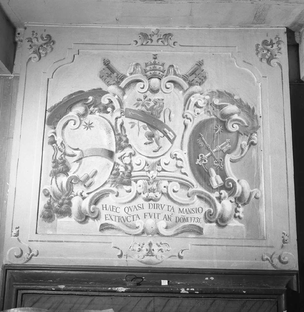 3 stemmi gentilizi sopra camino (dipinto) - ambito emiliano (sec. XVIII)