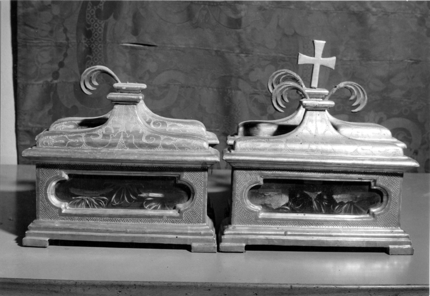 reliquiario a teca - a urna, serie - ambito emiliano (sec. XVIII)