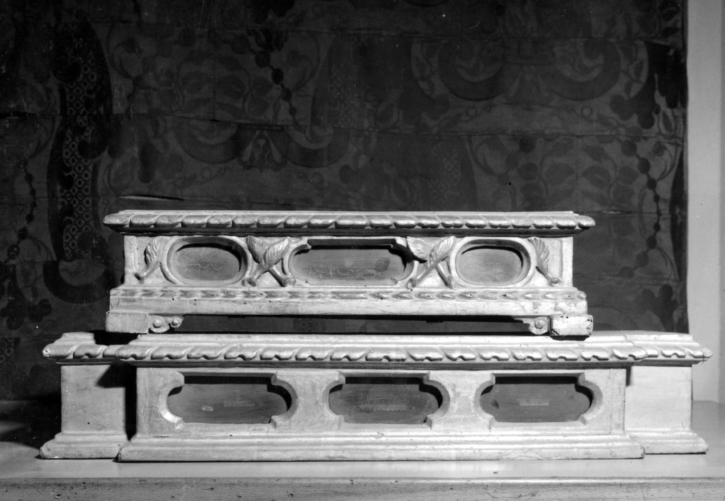 reliquiario a teca - a urna, serie - ambito emiliano (sec. XVIII)